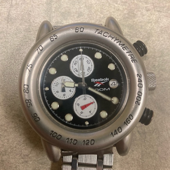Reebok Men 100m Silver Fixed Bezel Analog Quartz Chronograph Watch~Date~New Batt - Picture 2 of 3